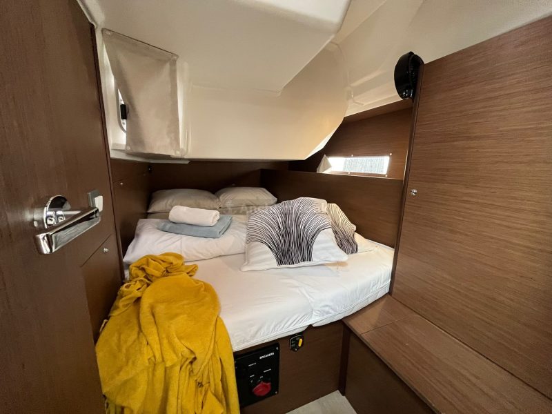 Oceanis 40.1 - Beneteau - Bibi One - Full Week Charter In Split, Croatia | AnchorsBook Photo Oceanis 40.1 - Beneteau - Bibi One - Full Week Charter In Split, Croatia