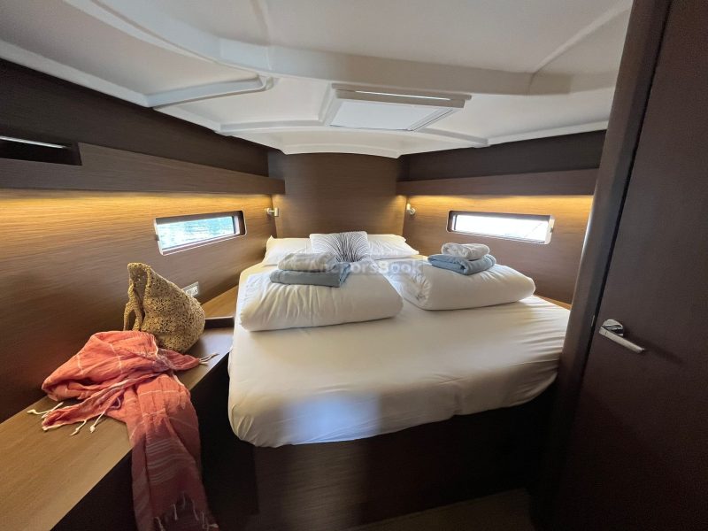 Oceanis 40.1 - Beneteau - Bibi One - Full Week Charter In Split, Croatia | AnchorsBook Photo Oceanis 40.1 - Beneteau - Bibi One - Full Week Charter In Split, Croatia