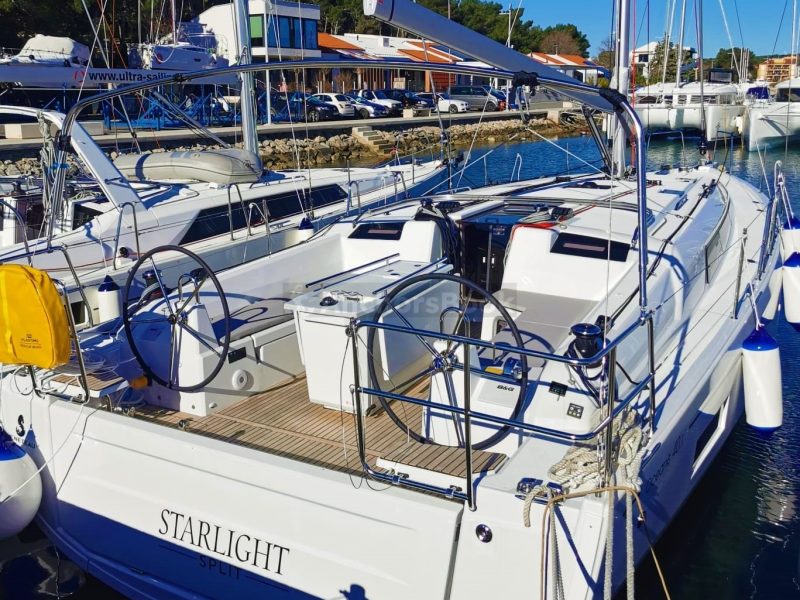 Oceanis 40.1 - Beneteau - Starlight - Full Week Charter In Pula, Croatia | AnchorsBook Photo Oceanis 40.1 - Beneteau - Starlight - Full Week Charter In Pula, Croatia