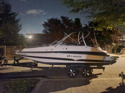 Beautiful 40 Foot Monk McQueen | AnchorsBook Photo 23' Larson Bareboat Rental (or with captain)