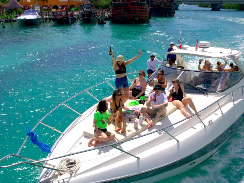 Private Premium Yacht 46FT Rental in Cancun | AnchorsBook Photo Private Premium Yacht 46FT Rental in Cancun