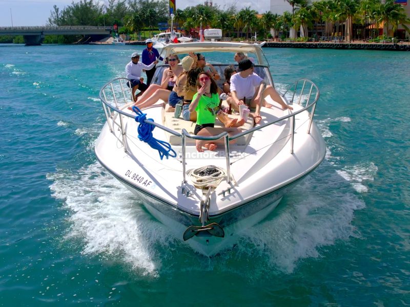 Private Premium Yacht 46FT Rental in Cancun | AnchorsBook Photo Private Premium Yacht 46FT Rental in Cancun