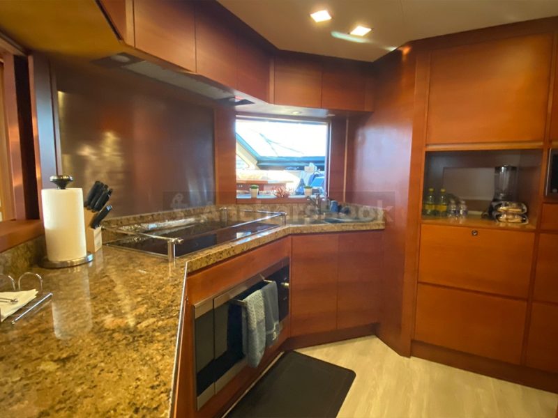 Luxury Yacht Rental In Puerto Vallarta, Jalisco | Azimut 85 | AnchorsBook Photo Luxury Yacht Rental In Puerto Vallarta, Jalisco | Azimut 85