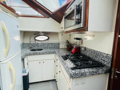 Beautiful SeaRay 34 | AnchorsBook Photo Luxury Yacht Rental In Puerto Vallarta, Jalisco | Bertram 58
