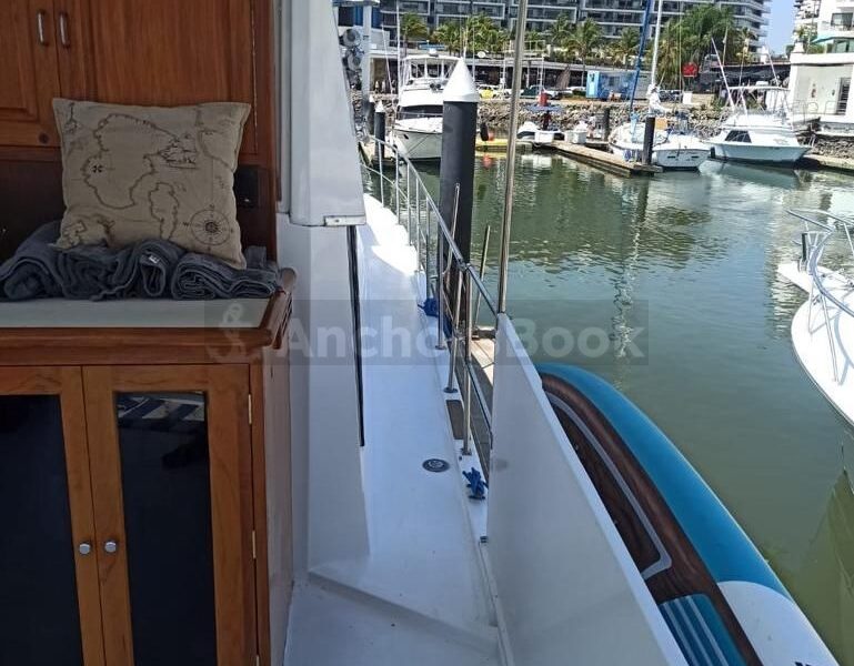 Luxury Yacht Rental In Puerto Vallarta, Jalisco | Carver 50 | AnchorsBook Photo Luxury Yacht Rental In Puerto Vallarta, Jalisco | Carver 50
