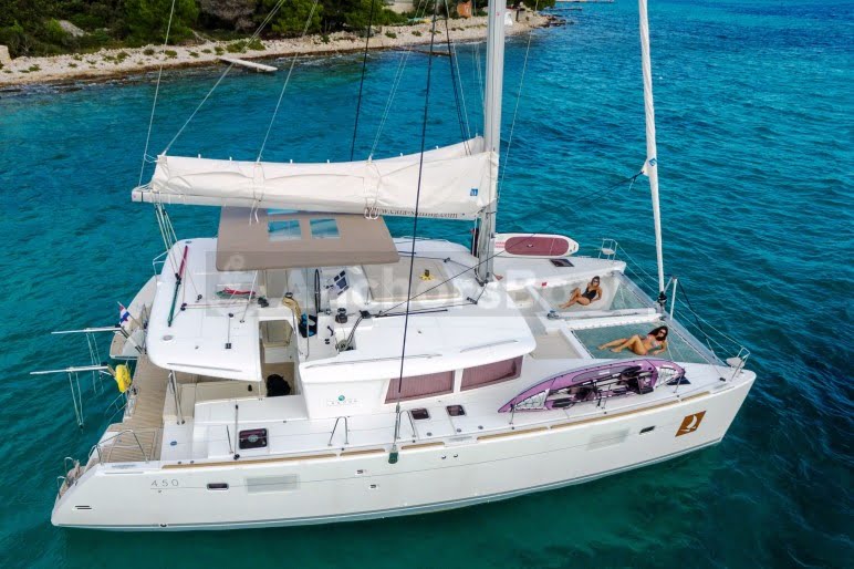 Metra - Luxury Catamaran Yacht Charter In Trogir