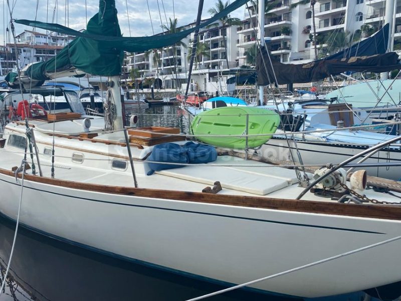 Luxury Sailboat Rental In Puerto Vallarta, Jalisco | Columbia 40 | AnchorsBook Photo Luxury Sailboat Rental In Puerto Vallarta, Jalisco | Columbia 40