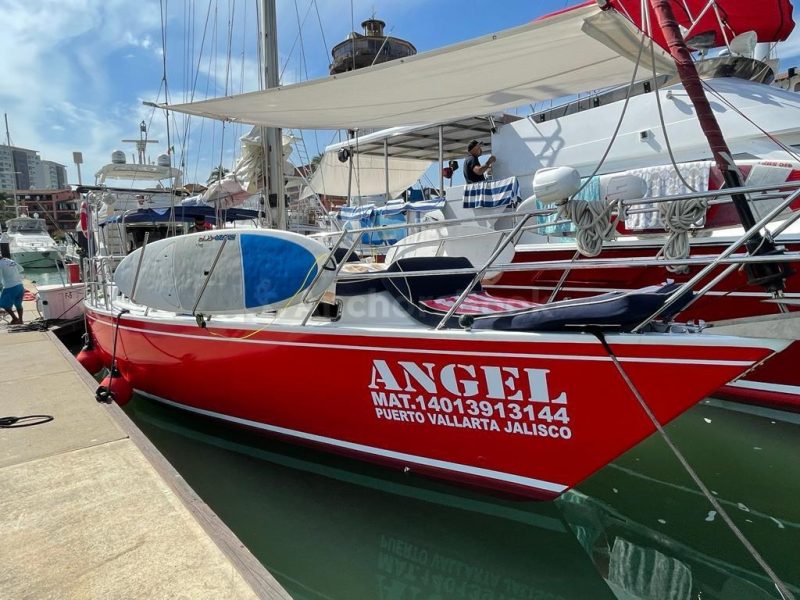 Luxury Sailboat Rental In Puerto Vallarta, Jalisco | Endevour 38 | AnchorsBook Photo Luxury Sailboat Rental In Puerto Vallarta, Jalisco | Endevour 38