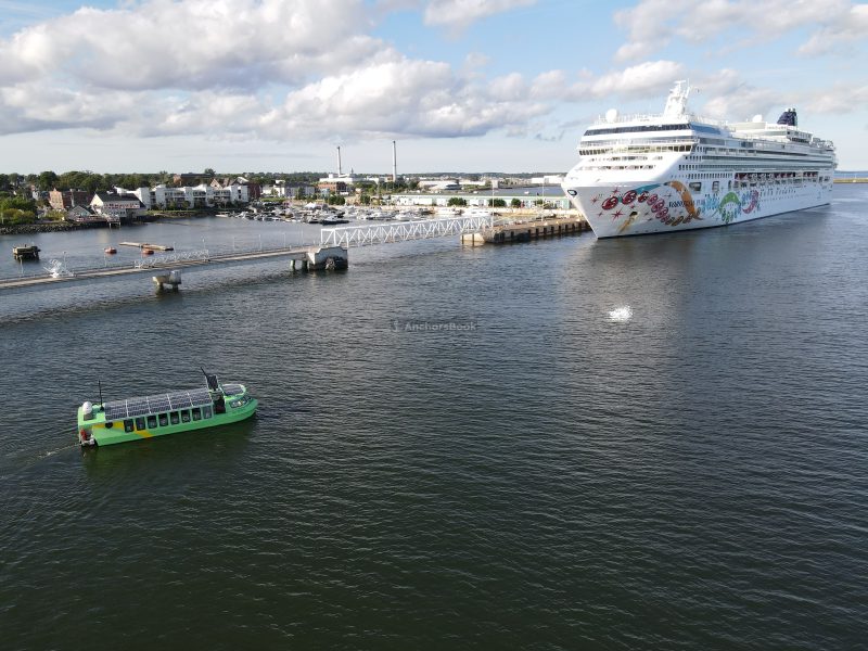 Public Boat Cruise With Dinner, Drinks & Entertainment - Priced Per Person | AnchorsBook Photo Public Boat Cruise With Dinner, Drinks & Entertainment - Priced Per Person