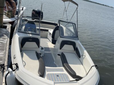 Florida Boat Rental & Yacht Charter | AnchorsBook Photo BOAT FUN IN THE SUN - STINGRAY STYLE!
