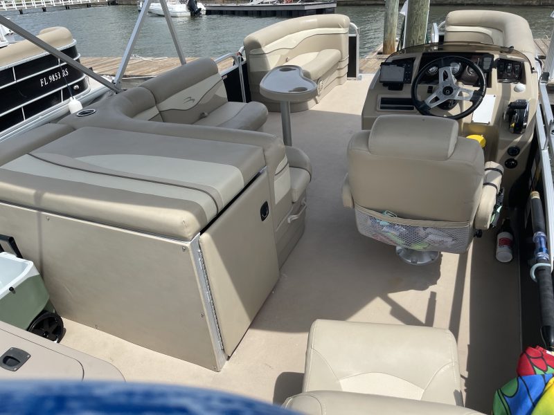 BOAT FUN IN THE SUN - PONTOON DAY 21ft Bennington | AnchorsBook Photo BOAT FUN IN THE SUN - PONTOON DAY 21ft Bennington