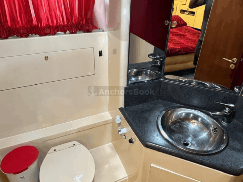 Dubai: Private Luxury Yacht Cruise on a 70-Foot Yacht | AnchorsBook Photo Dubai: Private Luxury Yacht Cruise on a 70-Foot Yacht
