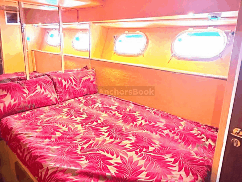 Dubai: Private Luxury Yacht Cruise on a 70-Foot Yacht | AnchorsBook Photo Dubai: Private Luxury Yacht Cruise on a 70-Foot Yacht