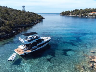 Galeon 640 Fly "FGstar" (68 FT) | AnchorsBook Photo Galeon 440 Fly "FGstar Mini" (46 FT)