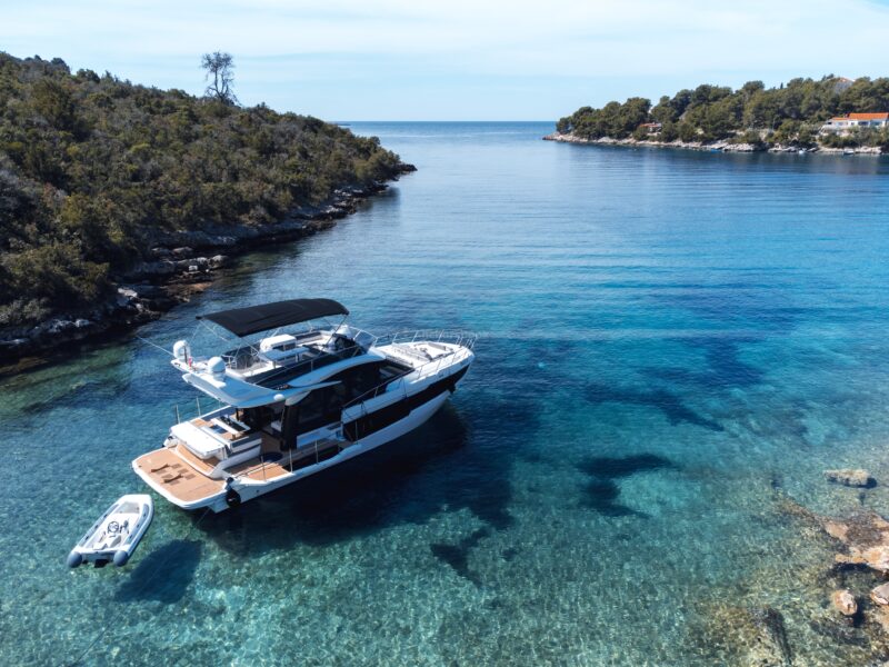 Galeon 440 Fly "FGstar Mini" (46 FT) | AnchorsBook Photo Galeon 440 Fly "FGstar Mini" (46 FT)