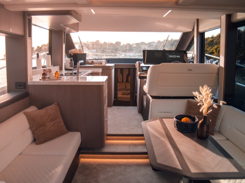 Galeon 440 Fly "FGstar Mini" (46 FT) | AnchorsBook Photo Galeon 440 Fly "FGstar Mini" (46 FT)