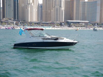 2-4 Hour Birthday Party Package – 33ft Yacht With Cake & Decorations Included