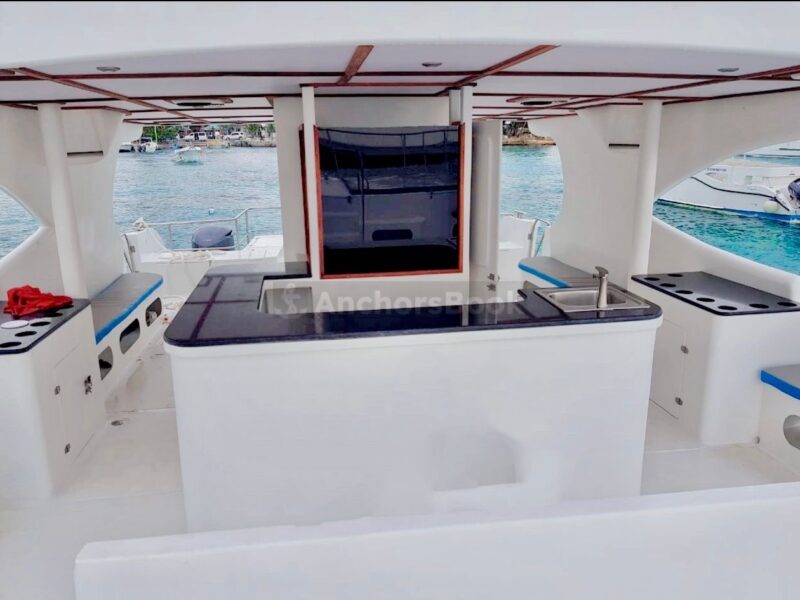 Exclusive Yacht Rental: 5-Star Crew & Captain Provided🥳