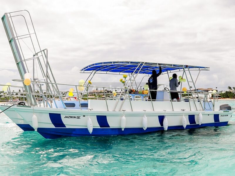 Private 4 hour party boat in Punta Cana | AnchorsBook Photo Private 4 hour party boat in Punta Cana