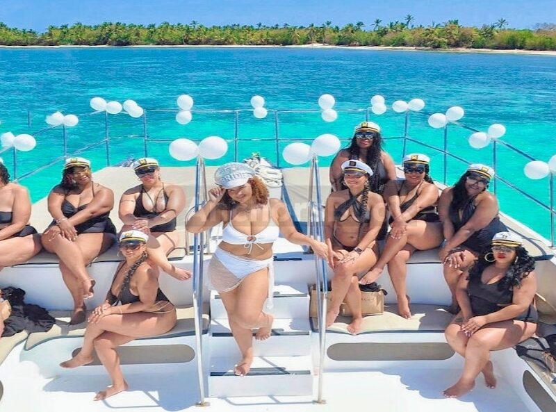 Exclusive Yacht Rental: 5-Star Crew & Captain Provided🥳