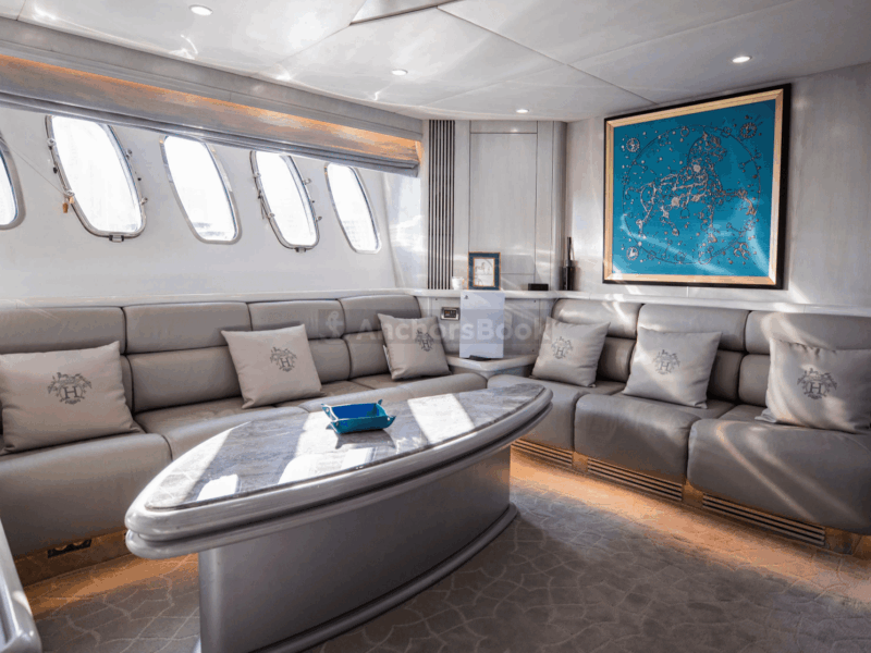 MAJESTIC PEARL 92ft - Dubai Yacht Rental | AnchorsBook Photo MAJESTIC PEARL 92ft - Dubai Yacht Rental