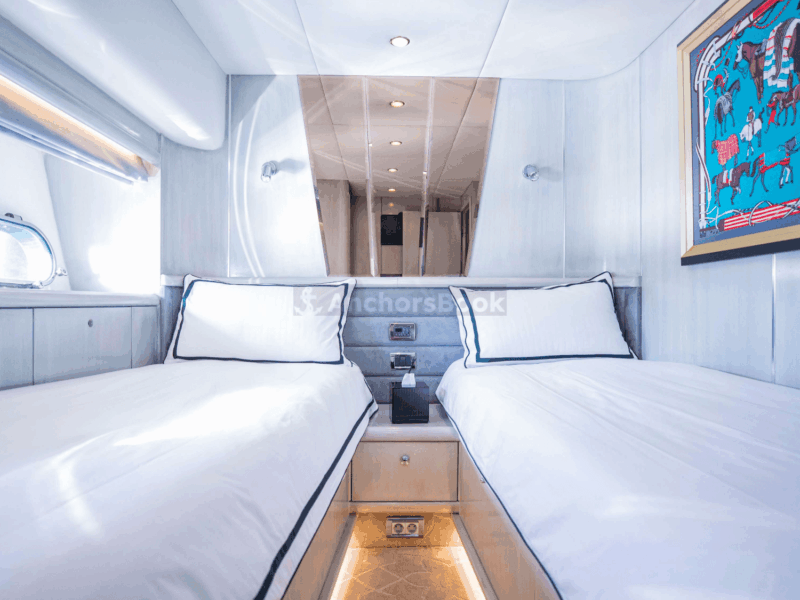 MAJESTIC PEARL 92ft - Dubai Yacht Rental | AnchorsBook Photo MAJESTIC PEARL 92ft - Dubai Yacht Rental