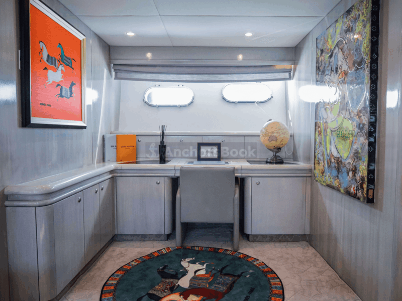 MAJESTIC PEARL 92ft - Dubai Yacht Rental | AnchorsBook Photo MAJESTIC PEARL 92ft - Dubai Yacht Rental