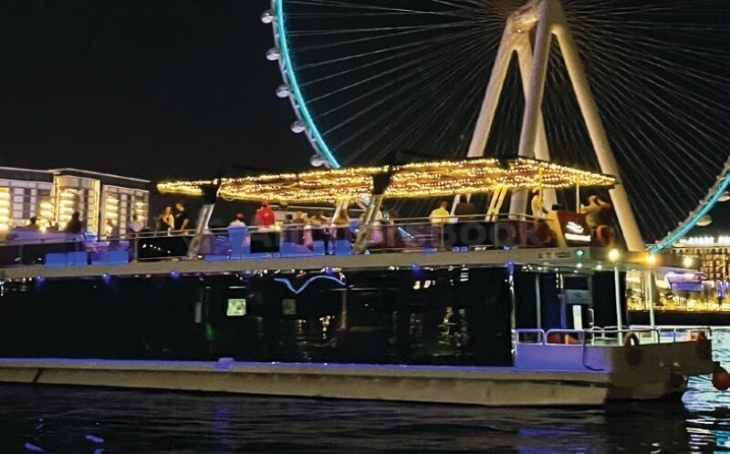 Wedding Party Houseboat Charter - 90ft Yacht 60PAX | AnchorsBook Photo Wedding Party Houseboat Charter - 90ft Yacht 60PAX