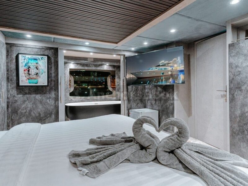 VIP 88ft Dubai Yacht Rental For 55PAX | AnchorsBook Photo VIP 88ft Dubai Yacht Rental For 55PAX