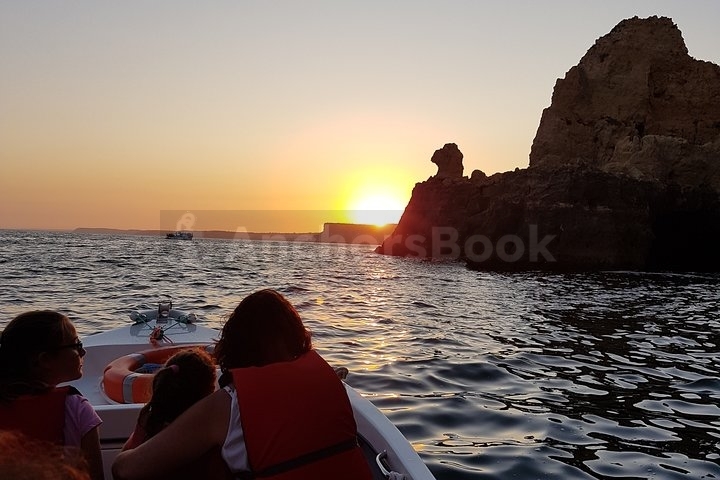 Shared Group SUNSET Boat Tour from Lagos to Ponta da Piedade with Local Guide | AnchorsBook Photo Shared Group SUNSET Boat Tour from Lagos to Ponta da Piedade with Local Guide