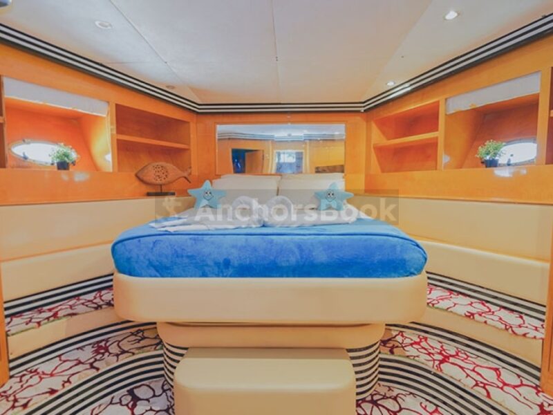 Dubai 82ft Yacht Rental For Up To 33 Guests | AnchorsBook Photo Dubai 82ft Yacht Rental For Up To 33 Guests
