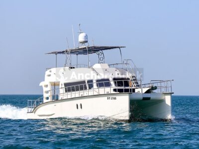 Dubai 55ft Catamaran Yacht Rental For Up To 15 Guests