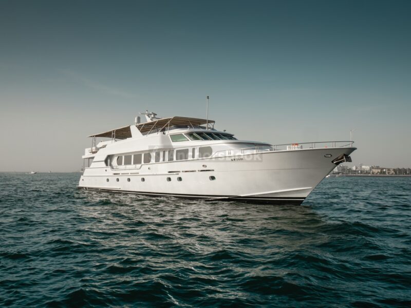 4-6 Hour Birthday Party VIP 118ft Yacht - Includes: 🚌Transfers, 🎂Cake, 🎈Decorations, 🥂Unlimited Alcohol & Soft Drinks