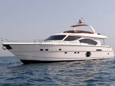 4-6 Hour Birthday Party 86ft Yacht - Includes: 🚌Transfers, 🎂Cake, 🎈Decorations, 🥂Unlimited Alcohol & Soft Drinks