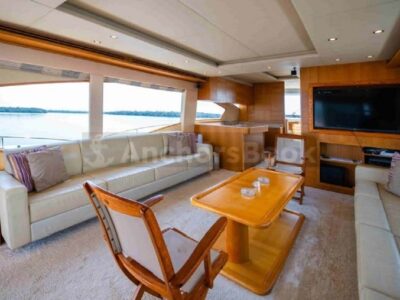 Birthday Party Dubai | AnchorsBook Photo 4-6 Hour Birthday Party 86ft Yacht - Includes: 🚌Transfers, 🎂Cake, 🎈Decorations, 🥂Unlimited Alcohol & Soft Drinks