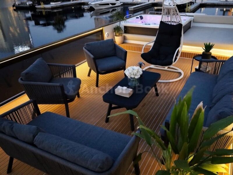 Into The Blue - 60ft Private Houseboat With Jacuzzi For Up To 15 Guests | AnchorsBook Photo Into The Blue - 60ft Private Houseboat With Jacuzzi For Up To 15 Guests