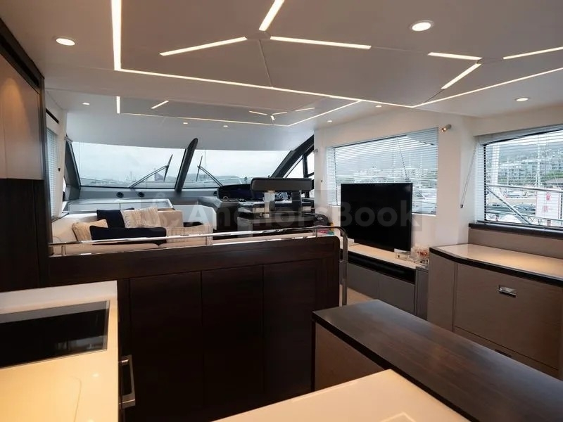 FULL DAY RENTAL - Sunseeker Manhattan 55ft | AnchorsBook Photo FULL DAY RENTAL - Sunseeker Manhattan 55ft