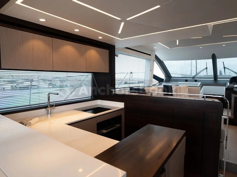 FULL DAY RENTAL - Sunseeker Manhattan 55ft | AnchorsBook Photo FULL DAY RENTAL - Sunseeker Manhattan 55ft