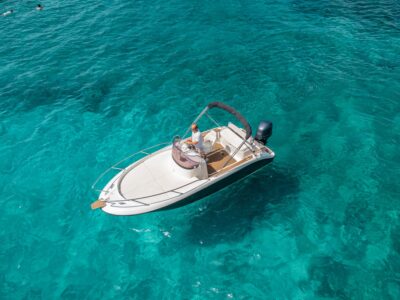 Perfect time at sea with M/Y ANGIE | AnchorsBook Photo 20ft Speedboat For 6 Guests In Dubrovnik