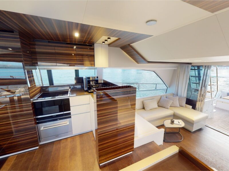 Ferretti 670 - Luxury 5 Stars VIP Private Group Yacht Rental | AnchorsBook Photo Ferretti 670 - Luxury 5 Stars VIP Private Group Yacht Rental