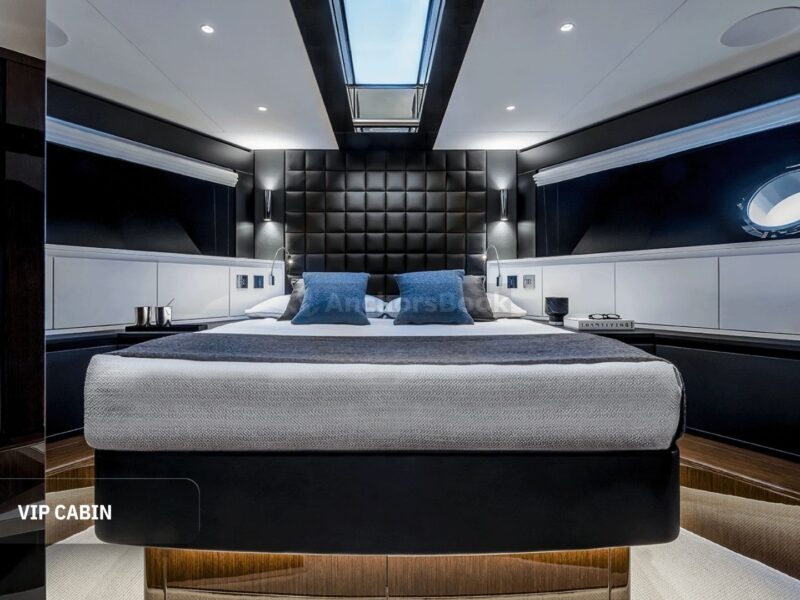 Riva 82 - Luxury 5 Stars VIP Private Group Yacht Rental | AnchorsBook Photo Riva 82 - Luxury 5 Stars VIP Private Group Yacht Rental