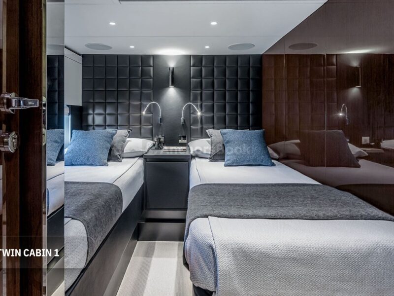 Riva 82 - Luxury 5 Stars VIP Private Group Yacht Rental | AnchorsBook Photo Riva 82 - Luxury 5 Stars VIP Private Group Yacht Rental