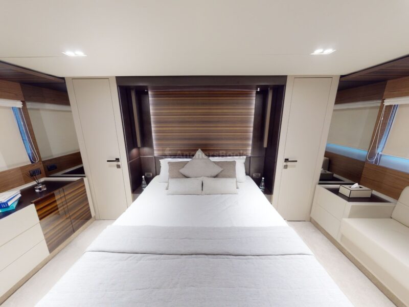 Ferretti 670 - Luxury 5 Stars VIP Private Group Yacht Rental | AnchorsBook Photo Ferretti 670 - Luxury 5 Stars VIP Private Group Yacht Rental