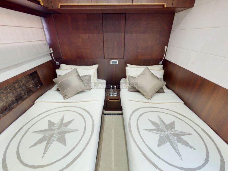 Galleon 780 - Luxury 5 Stars VIP Private Group Yacht Rental | AnchorsBook Photo Galleon 780 - Luxury 5 Stars VIP Private Group Yacht Rental