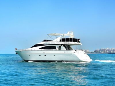 Private Boat Rental – Majesty 48ft Yacht (Dubai – 15 guests Max) | AnchorsBook Photo Azimut 80ft – Private Group Yacht Rental