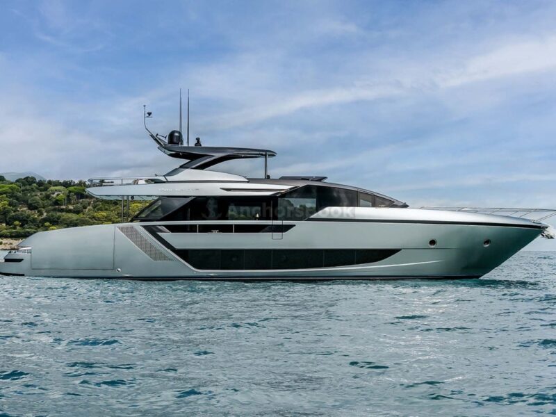 Riva 82 - Luxury 5 Stars VIP Private Group Yacht Rental | AnchorsBook Photo Riva 82 - Luxury 5 Stars VIP Private Group Yacht Rental