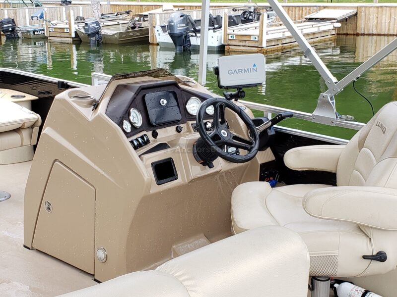 Lake of the Woods Tritoon Pontoon boat rentals | AnchorsBook Photo Lake of the Woods Tritoon Pontoon boat rentals
