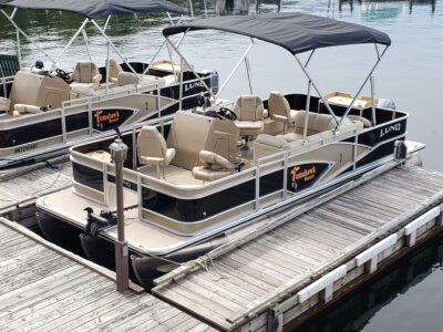 Lake of the Woods Tritoon Pontoon boat rentals