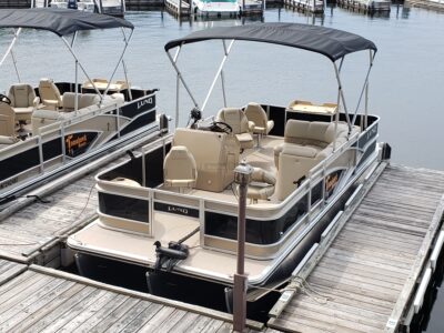 Lake of the Woods Tritoon Pontoon boat rentals
