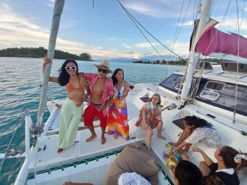 Sailing Catamaran In Samui - Thailand | AnchorsBook Photo Sailing Catamaran In Samui - Thailand